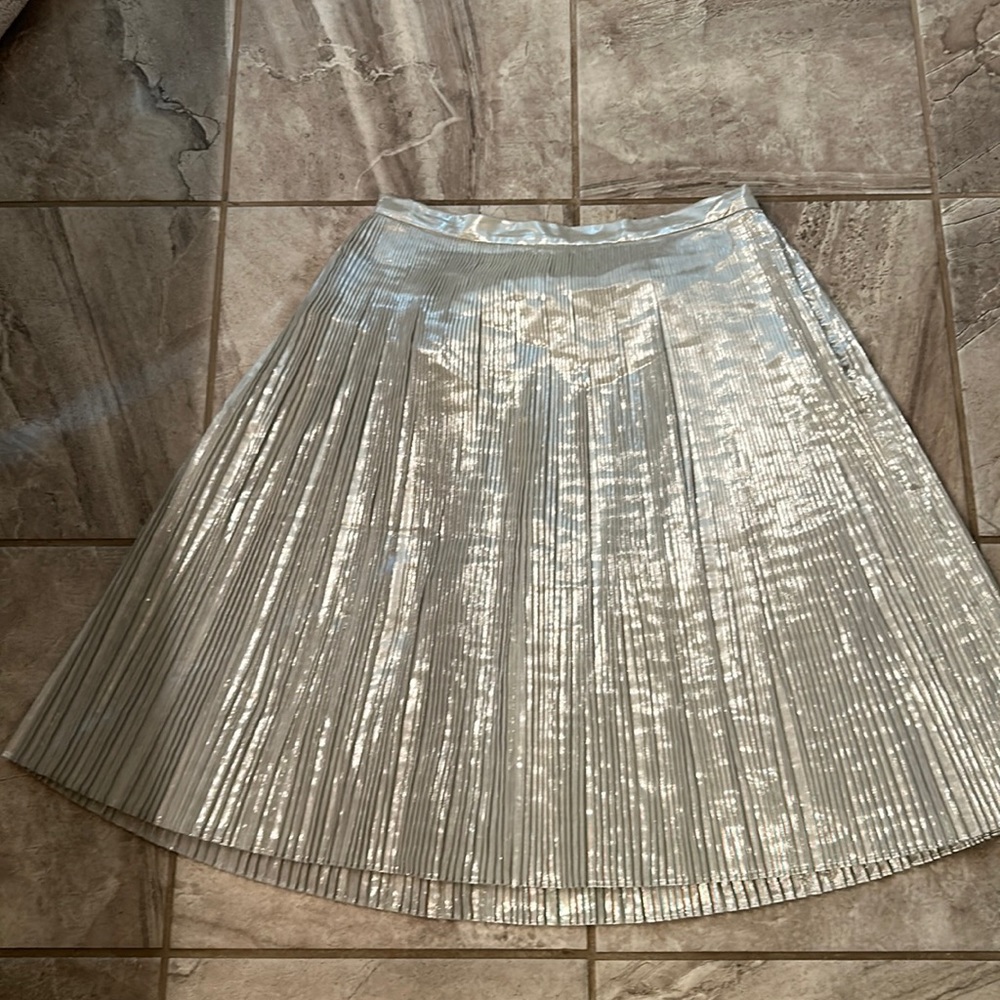 Talbots size 4 silver NWOT pleated skirt